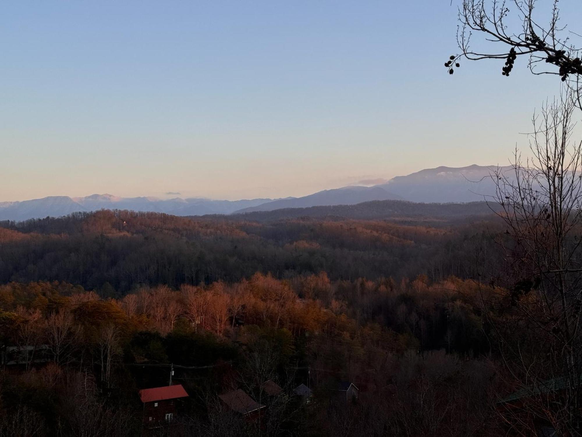Smoky Paws - Exceptional Cabin, Stunning Mountain Views, Hot Tub, Tranquil, Gigabit Internet, Free L2 Ev Pigeon Forge Zewnętrze zdjęcie