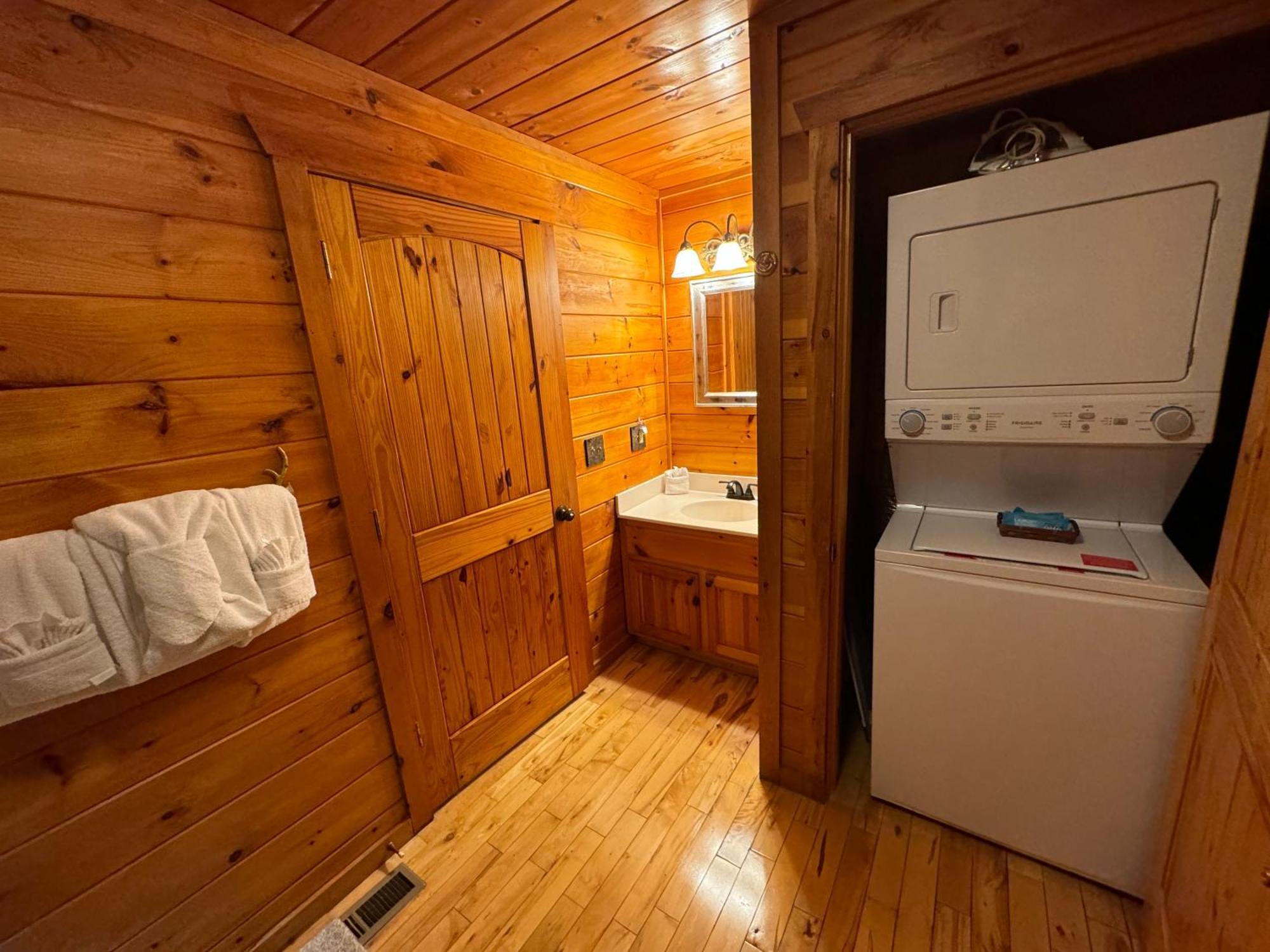 Smoky Paws - Exceptional Cabin, Stunning Mountain Views, Hot Tub, Tranquil, Gigabit Internet, Free L2 Ev Pigeon Forge Zewnętrze zdjęcie